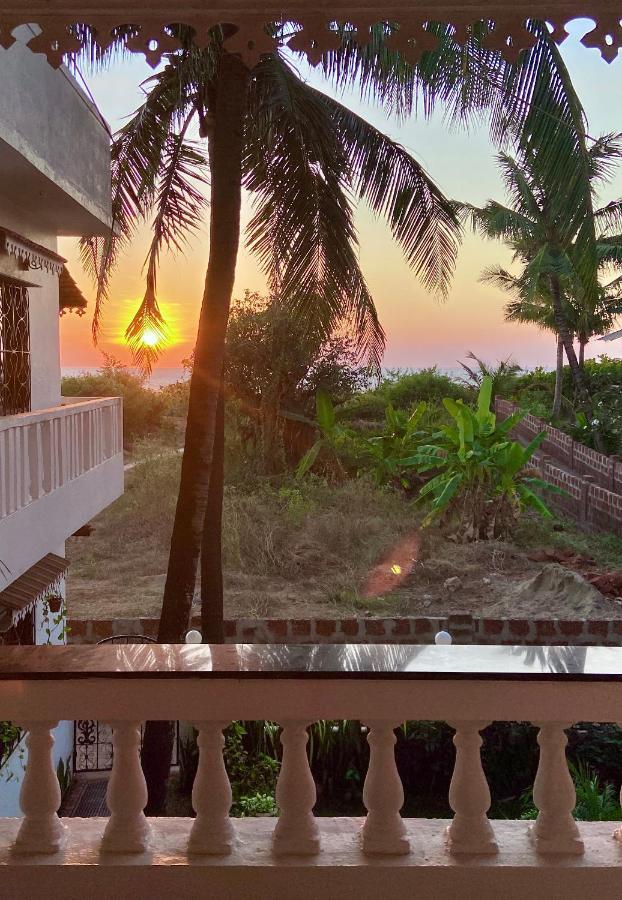 Shanu'S Seaside Inn - A Family-Run Guesthouse Just 100 Metres From Candolim Beach Экстерьер фото